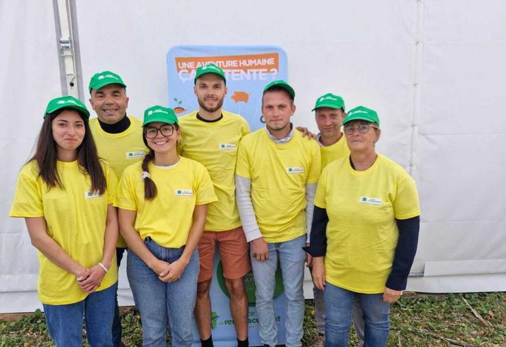 De gauche à droite : Inès Merlet, agente du SR 85, Pascal Jousse, président du SR 72 et du SR Pays de la Loire, Manon Jousse, agente du SR 72, Dany Brédeloux, agent du SR 49, Dylan Douillet, agent du SR 53, Jérémie Bouchet, agent du SR 44, et Sylvie Crétois, présidente du SR 53.