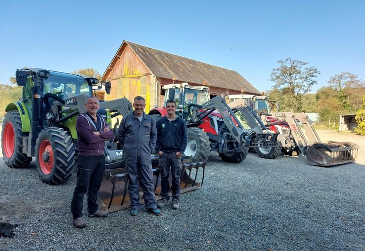 De g. à dr. : Franck Croiseau, Jacques Rousset et Victor Chambron, 3 des 5 membres du groupe tracteurs fourche de la Cuma de Bouloire.
