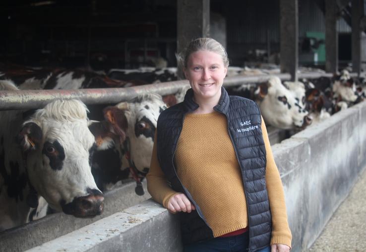 Audrey Badouard élève 100 Normandes et 50 taurillons à Juigné sur Sarthe.
