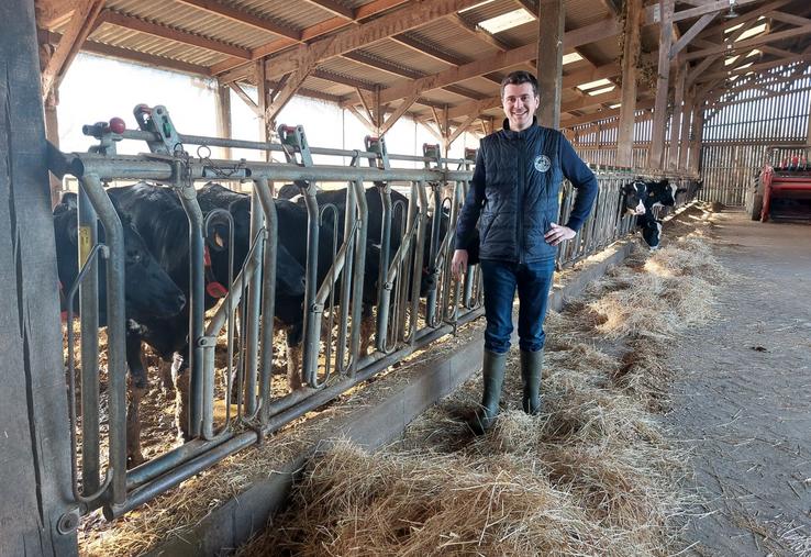 Flavien Engoulvent s'est installé en juillet 2024 avec 65 vaches au robot.