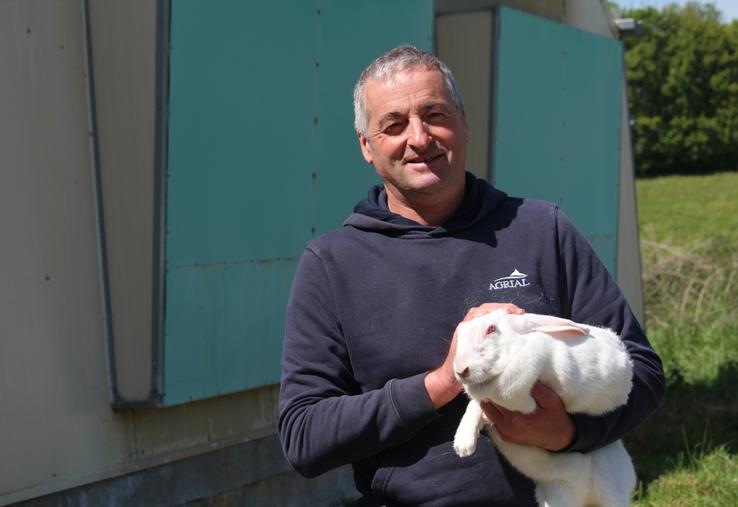 Mickaël Naveau est à la pointe d'un élevage cunicole depuis 23 ans.