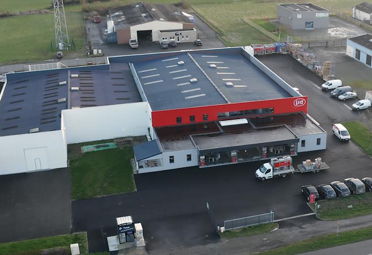 Le Lely Center d'Évron représente une surface de près de 3 000 m2, dont 1 400 m2 de bureaux.