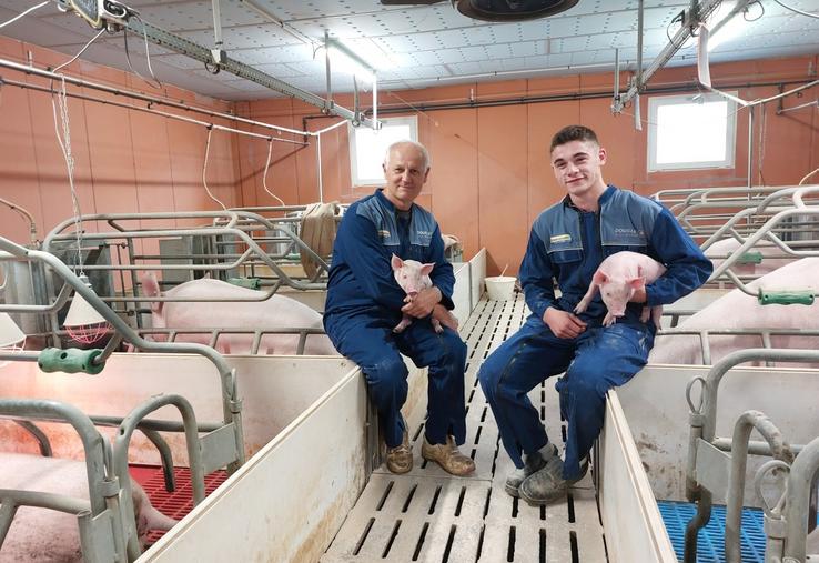 Paul Lecroc et Didier Ambrois, naisseur engraisseur de porcs, conduisent un projet de transmission à Congé-sur-Orne..